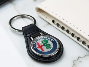 Alfa Romeo Llavero de Cuero Robusto Pro Diseño Deriva